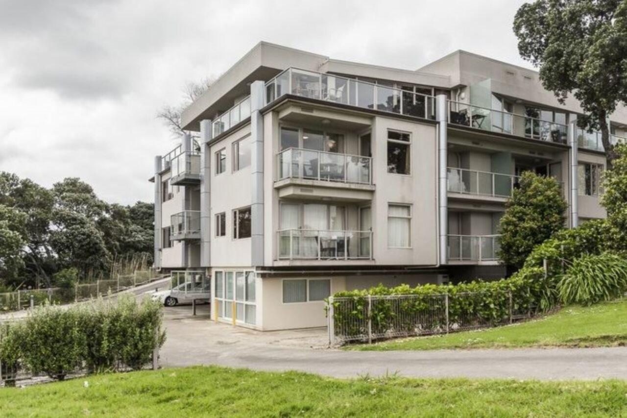 Vr Takapuna Auckland Eksteriør bilde Apartments in the suburb of Remuera, Auckland
