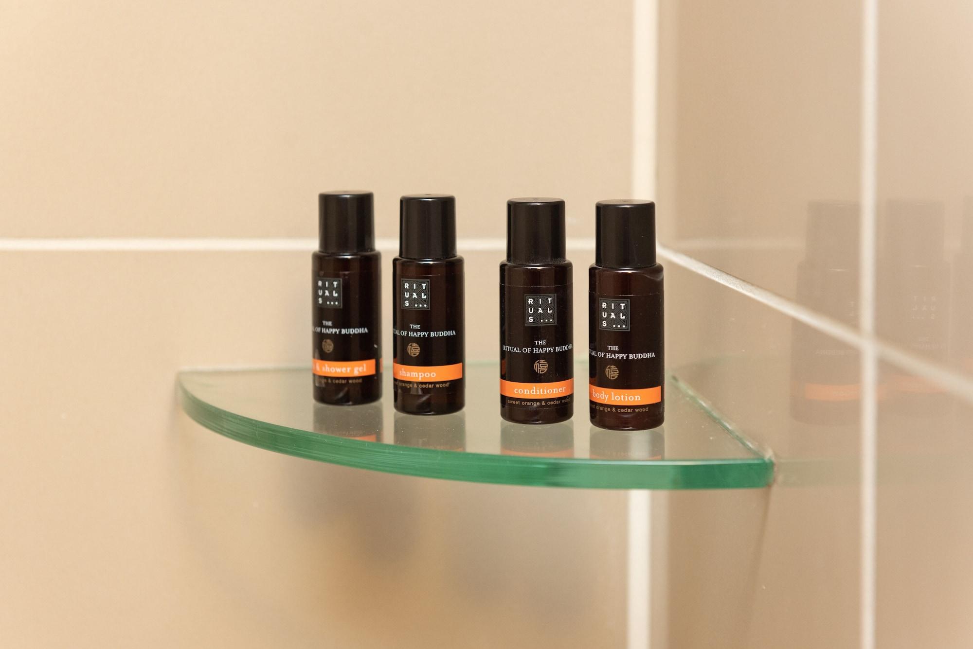 Vr Takapuna Auckland Eksteriør bilde A selection of the hotel's branded toiletries