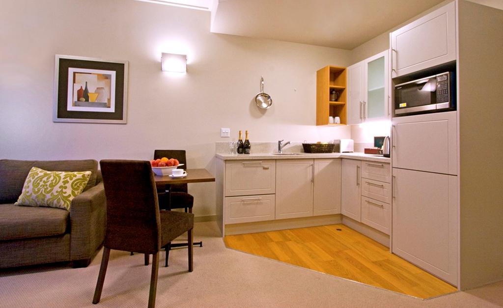 Vr Takapuna Auckland Eksteriør bilde A typical apartment at the Village