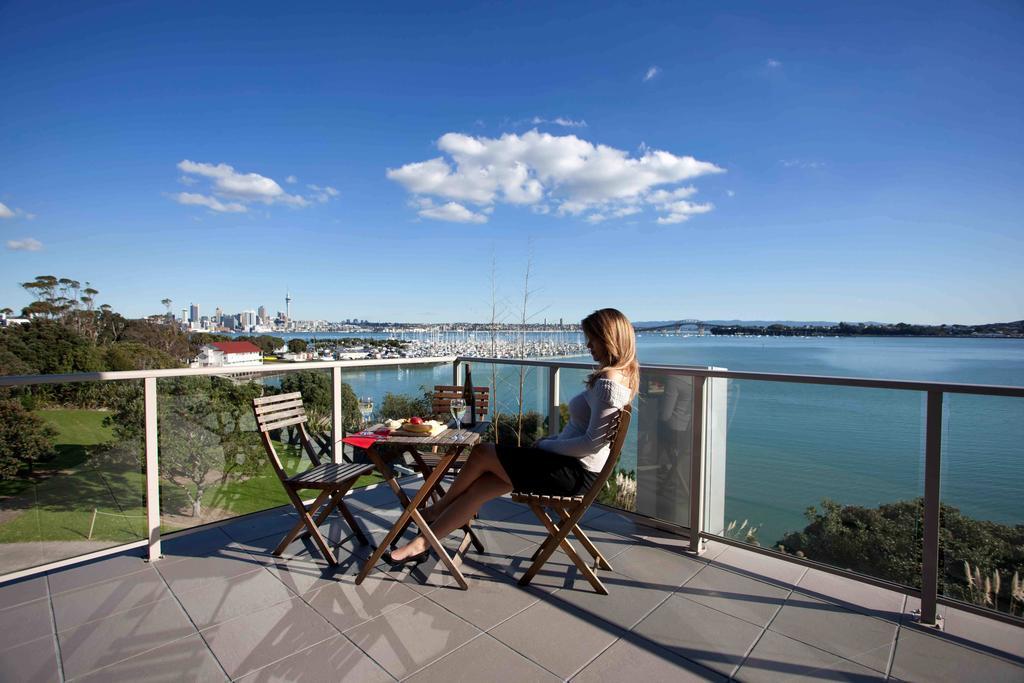 Vr Takapuna Auckland Eksteriør bilde A balcony in Auckland, New Zealand